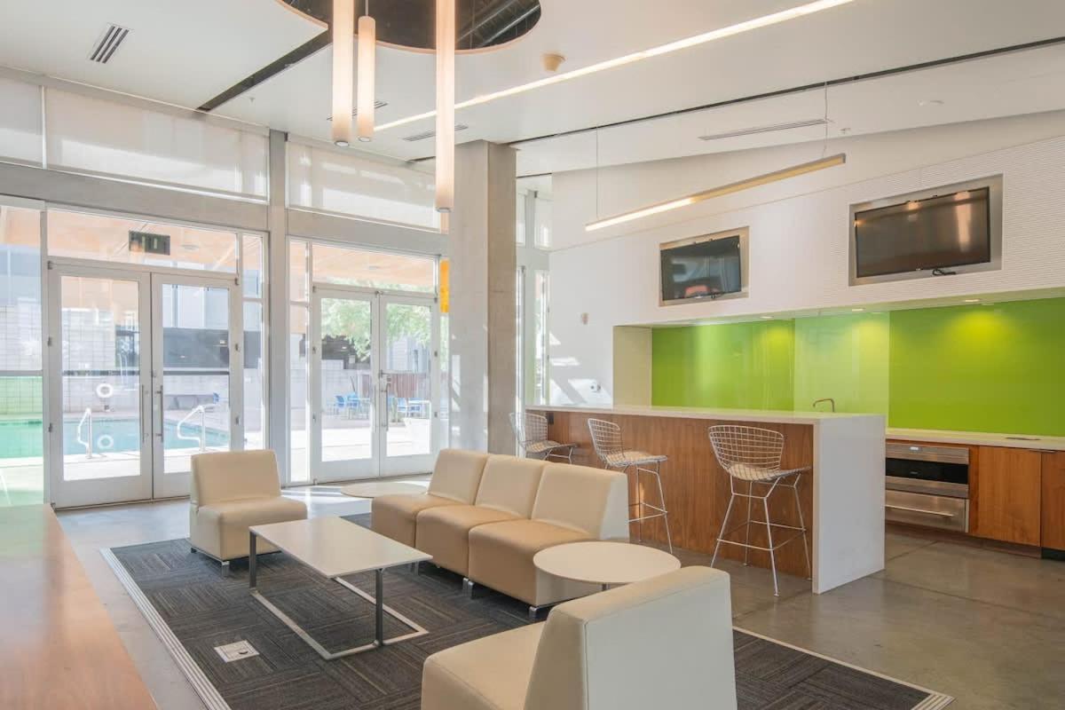Plush 2bd - Cdt - Gym, Pool, Parking - Sleep 8 Lejlighed *