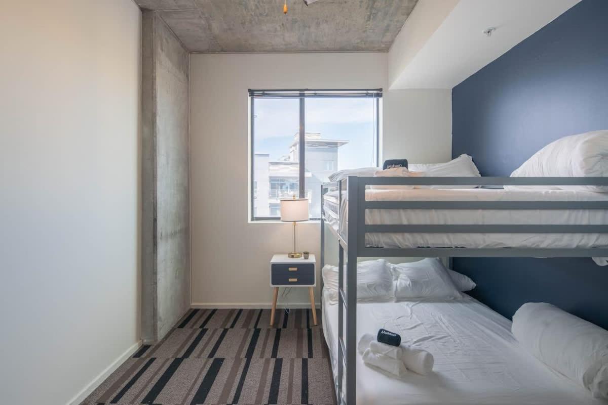 Apartment Plush 2bd - Cdt - Gym, Pool, Parking - Sleep 8 Phoenix