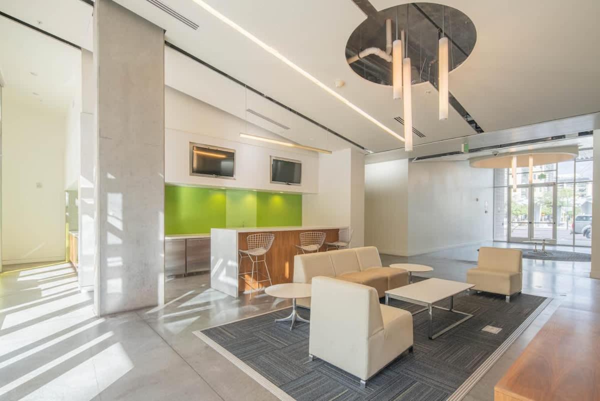 Plush 2bd - Cdt - Gym, Pool, Parking - Sleep 8 * Phoenix