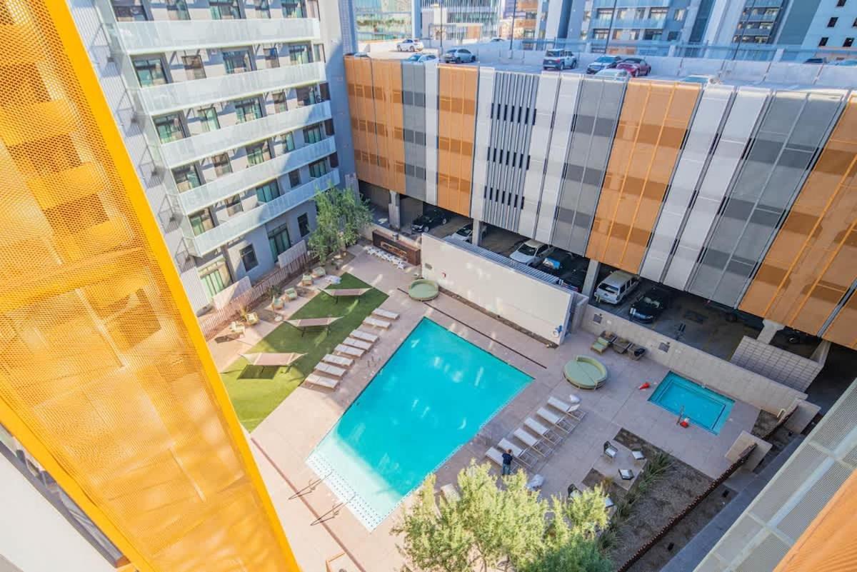 Plush 2bd - Cdt - Gym, Pool, Parking - Sleep 8 Apartment