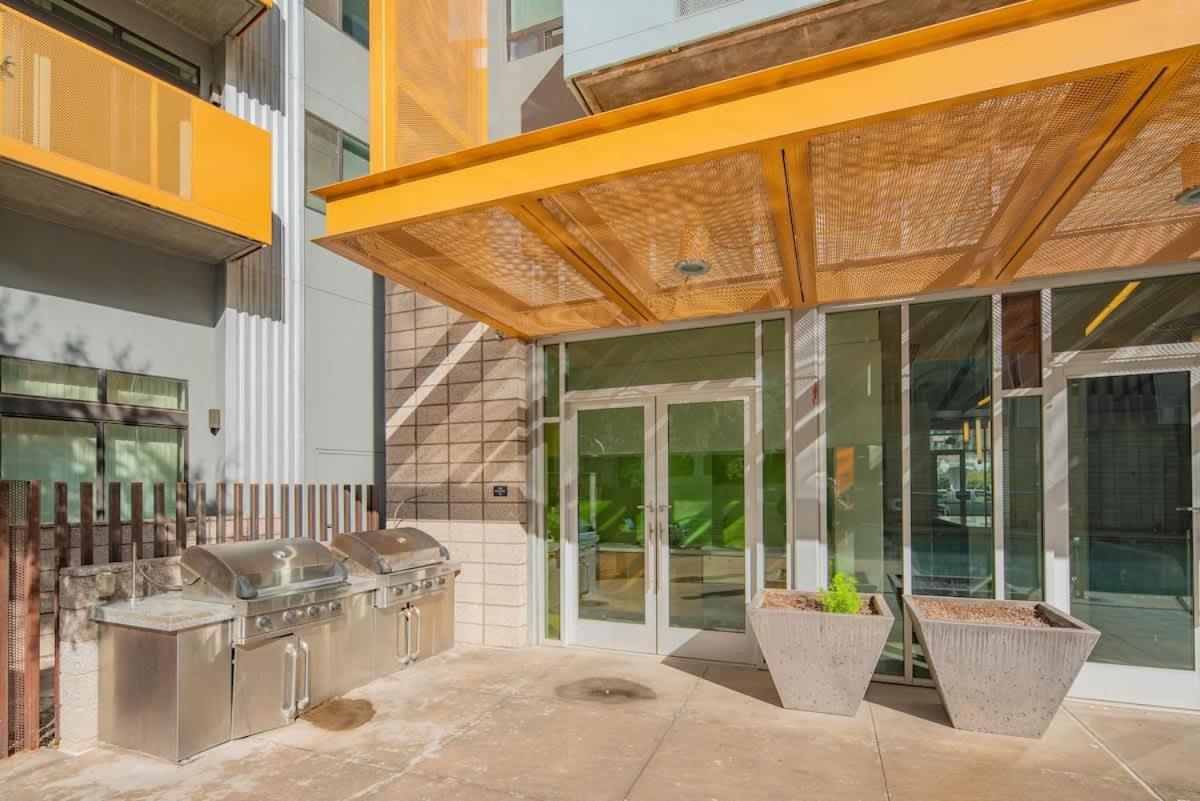 Plush 2bd - Cdt - Gym, Pool, Parking - Sleep 8 Phoenix